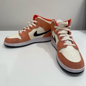 Air Jordan 1 Mid SE GS 'Orange Suede